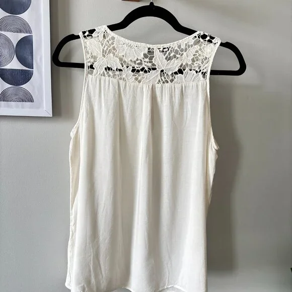 Zara • Cream Lace Crochet Sleeveless Blouse - Picture 5 of 7